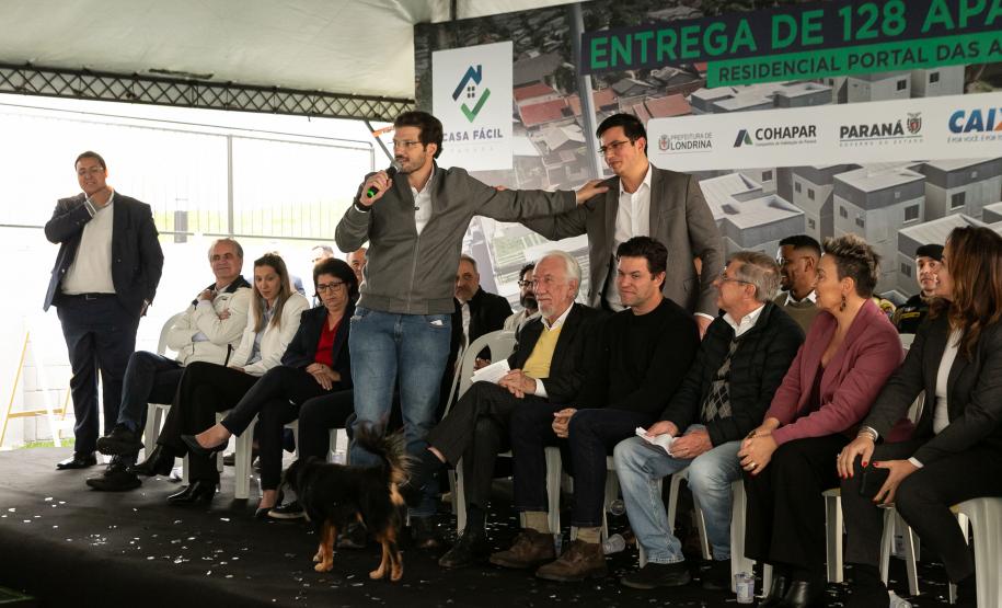 Estado entrega residencial com 128 apartamentos para atender famílias de Londrina