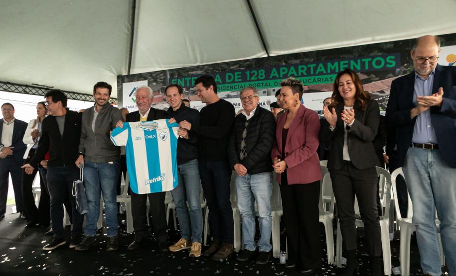 Estado entrega residencial com 128 apartamentos para atender famílias de Londrina