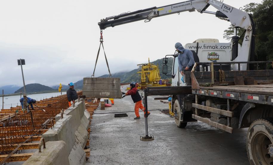 Obras da Ponte de Guaratuba chegam a 65% com destaque para avanço do trecho estaiado