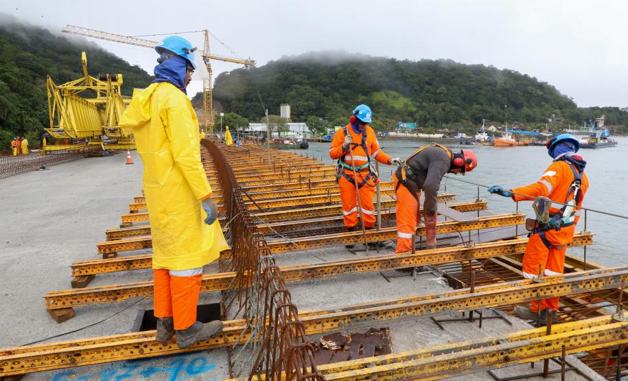 Obras da Ponte de Guaratuba chegam a 65% com destaque para avanço do trecho estaiado