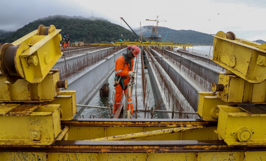 Obras da Ponte de Guaratuba chegam a 65% com destaque para avanço do trecho estaiado