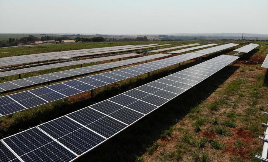 O Programa Renova Paraná, do Governo do Estado, oferece subvenção dos juros para financiamento de sistemas de geração de energia renovável no campo.