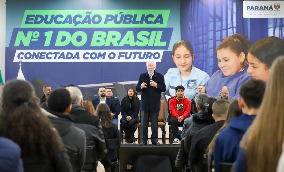 O governador em exercício Darci Piana participa nesta terça-feira (1), da entrega de 25.040 tablets para escolas da rede estadual
