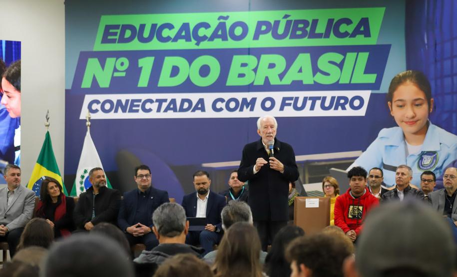 O governador em exercício Darci Piana participa nesta terça-feira (1), da entrega de 25.040 tablets para escolas da rede estadual