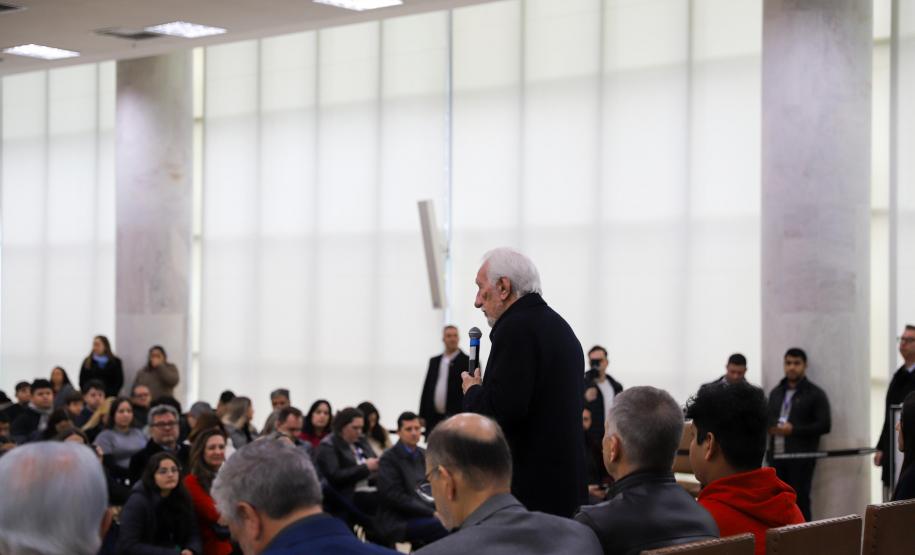 O governador em exercício Darci Piana participa nesta terça-feira (1), da entrega de 25.040 tablets para escolas da rede estadual