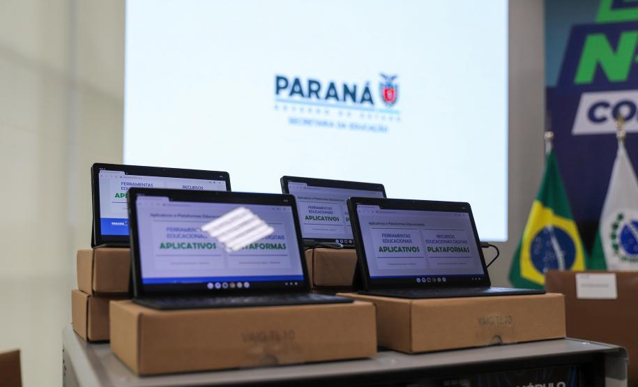 O governador em exercício Darci Piana participa nesta terça-feira (1), da entrega de 25.040 tablets para escolas da rede estadual