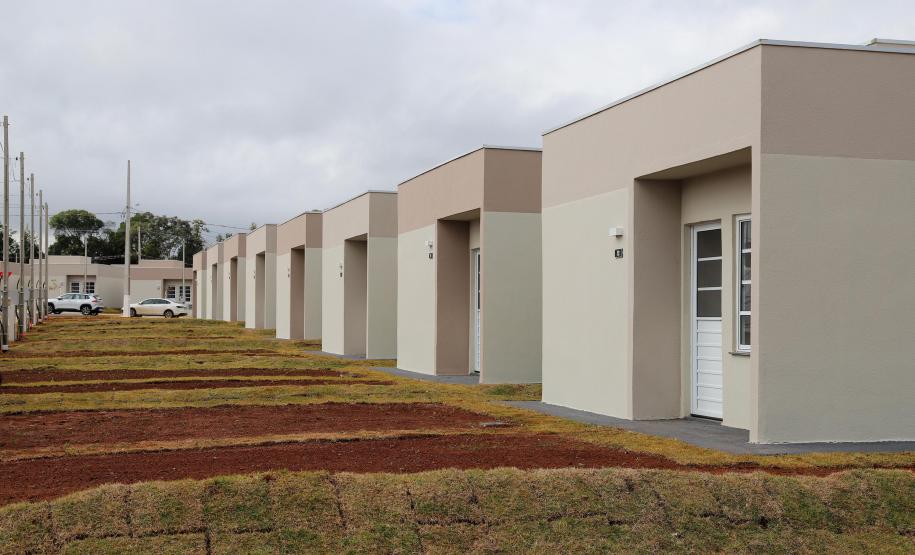Estado entrega residencial com 128 apartamentos para atender famílias de Londrina