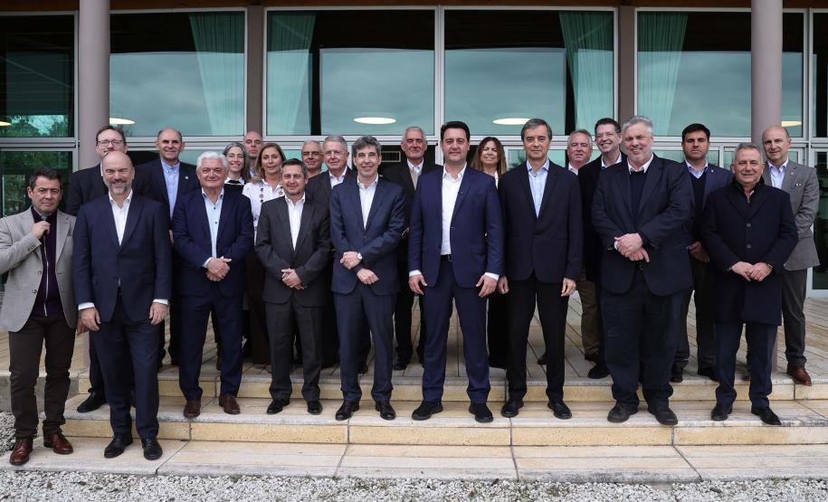 Ratinho Junior visita cooperativa e Centro de Inovação na Argentina