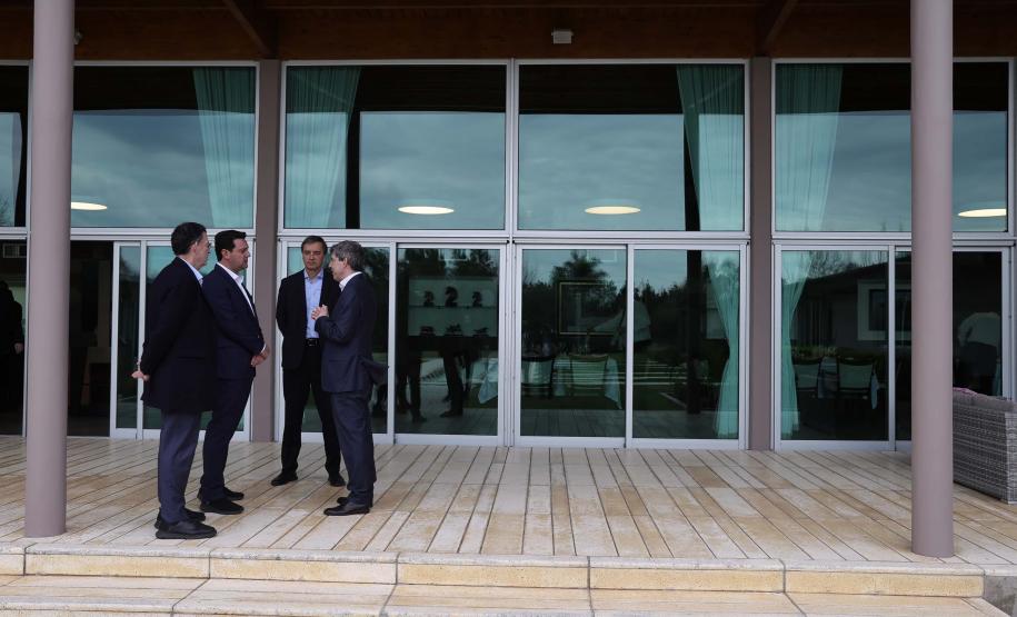 Ratinho Junior visita cooperativa e Centro de Inovação na Argentina