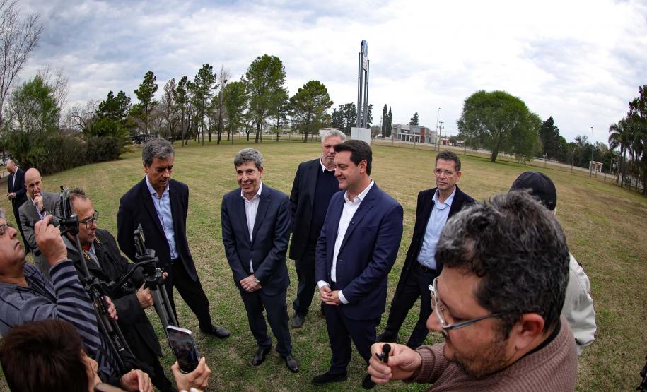 Ratinho Junior visita cooperativa e Centro de Inovação na Argentina