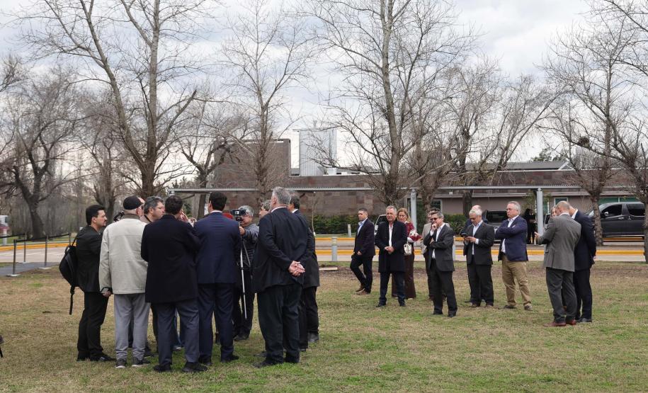 Ratinho Junior visita cooperativa e Centro de Inovação na Argentina