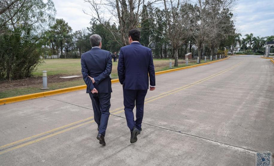 Ratinho Junior visita cooperativa e Centro de Inovação na Argentina