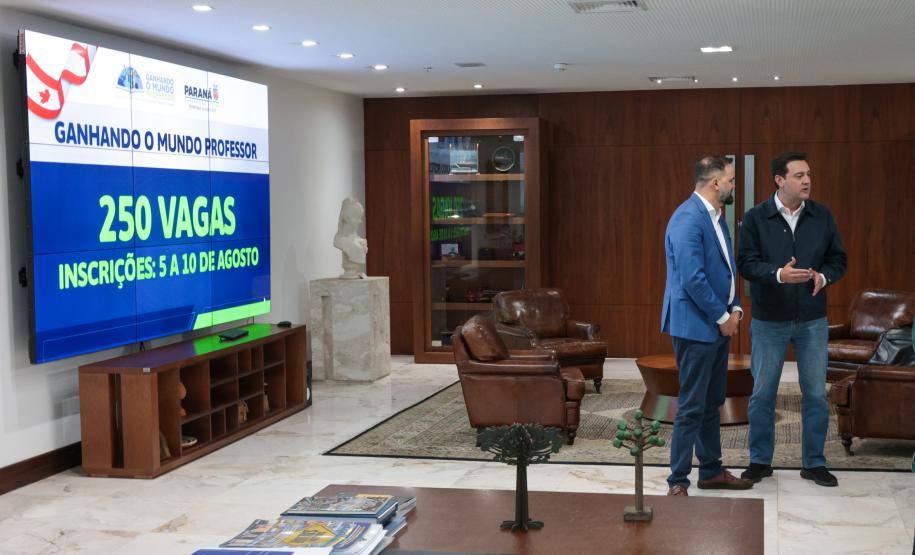 O governador Carlos Massa Ratinho Junior e o Secretario da Educacao, Roni Miranda anunciam nesta segunda-feira (4) o Lançamento da segunda edicao do Programa Ganhando o Mundo Professor