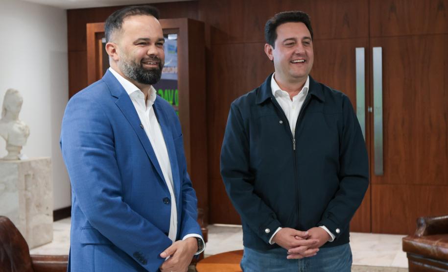 O governador Carlos Massa Ratinho Junior e o Secretario da Educacao, Roni Miranda anunciam nesta segunda-feira (4) o Lançamento da segunda edicao do Programa Ganhando o Mundo Professor