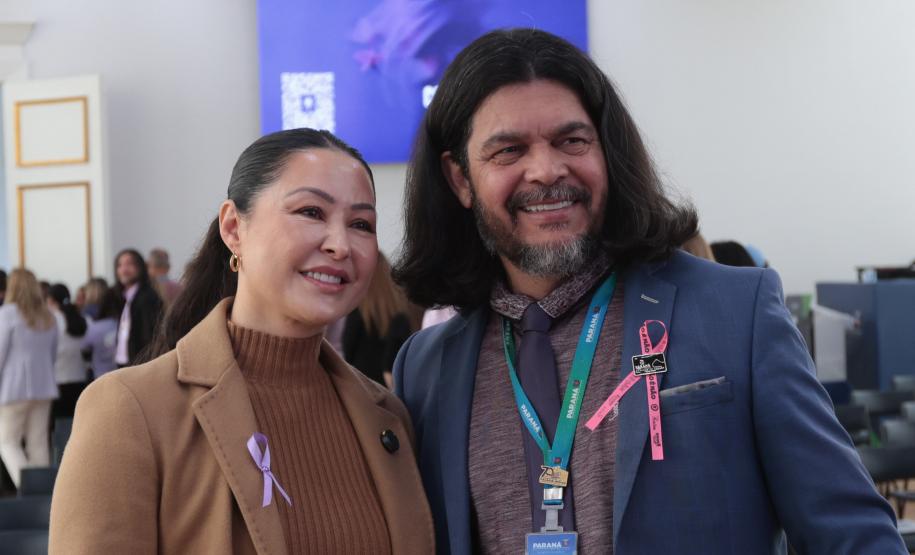 A primeira-dama Luciana Saito Massa, a secretária Leandre Dal Ponte e o secretário Coronel Hudson Teixeira participam nesta sexta-feira (29), de evento Agosto Lilás, no Salão de Atos do Palácio Iguaçu. Foto: Geraldo Bubniak/AEN