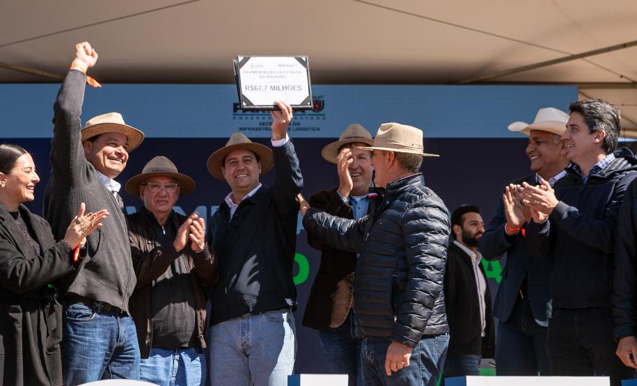 Ratinho Junior anuncia conclusão da pavimentação de Castro ao distrito do Socavão