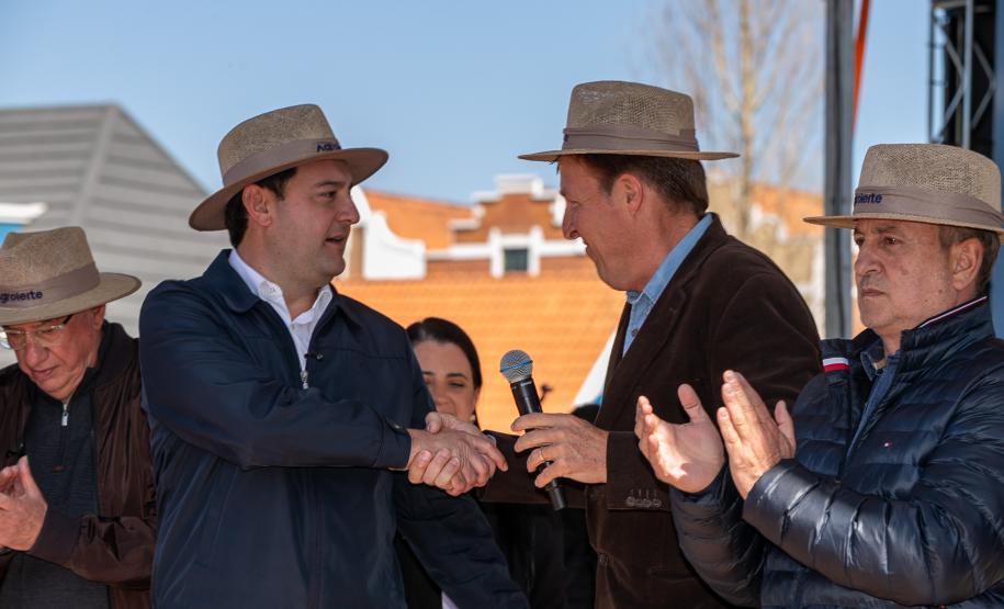 Ratinho Junior anuncia conclusão da pavimentação de Castro ao distrito do Socavão