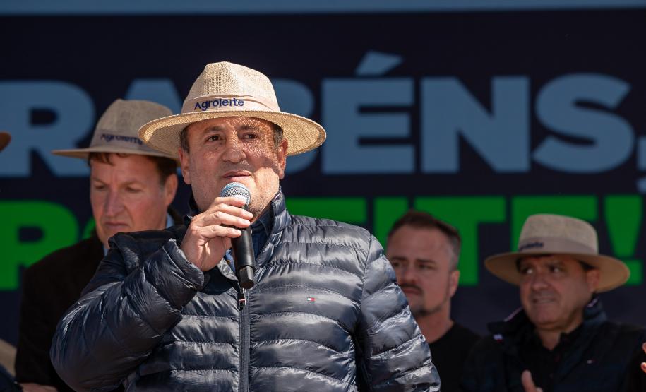 Ratinho Junior anuncia conclusão da pavimentação de Castro ao distrito do Socavão