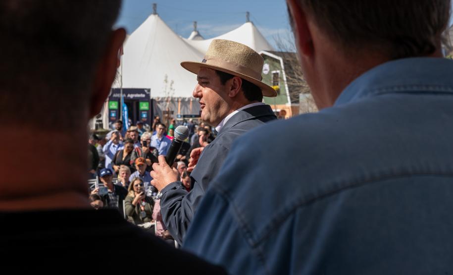 Ratinho Junior anuncia conclusão da pavimentação de Castro ao distrito do Socavão