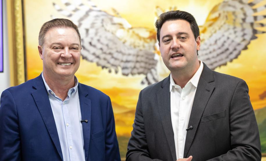 Curitiba, 05 de agosto de 2025 - O governador Carlos Massa Ratinho Junior realiza a assinatura do programa Asfalto Novo Vida Nova para o município de Almirante Tamandaré.