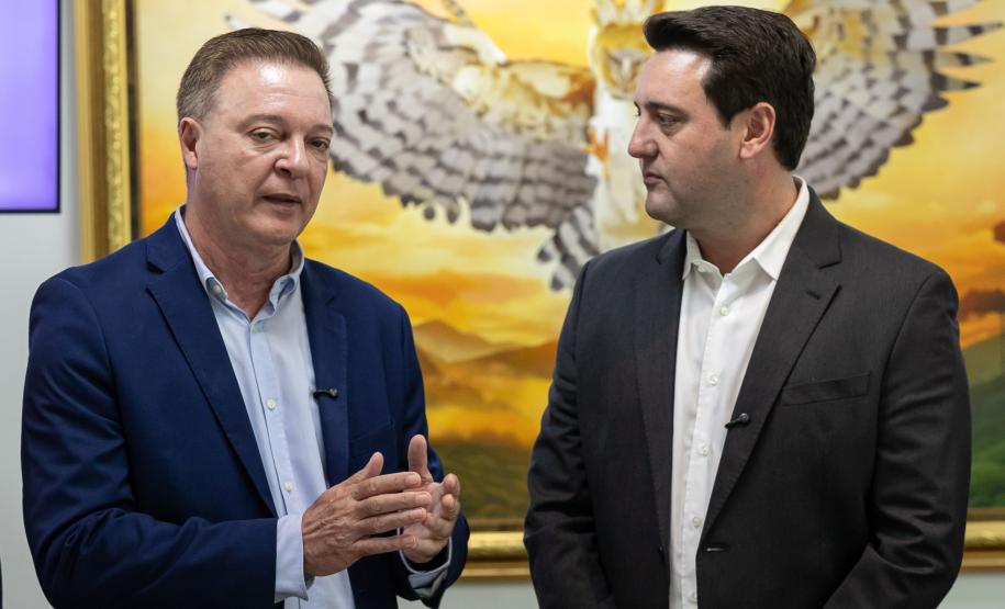 Curitiba, 05 de agosto de 2025 - O governador Carlos Massa Ratinho Junior realiza a assinatura do programa Asfalto Novo Vida Nova para o município de Almirante Tamandaré.