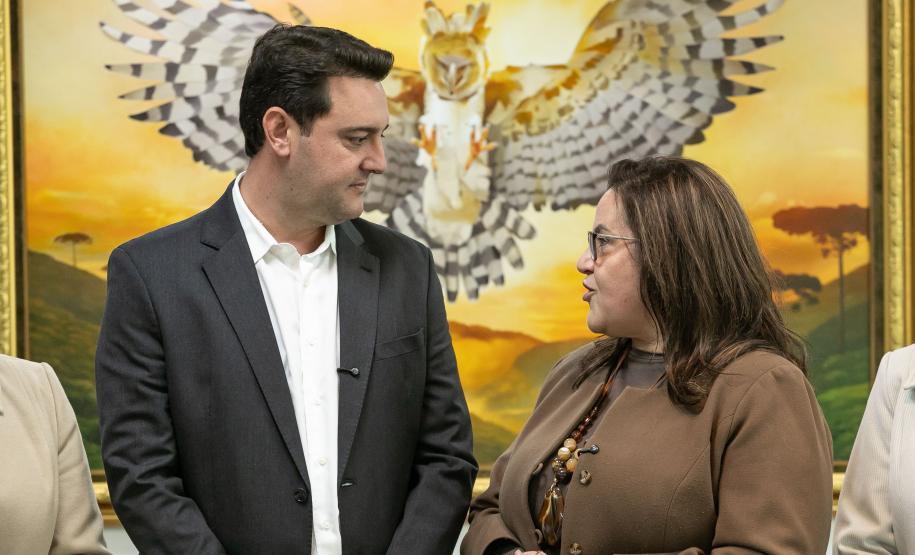 Curitiba, 05 de agosto de 2025 - O governador Carlos Massa Ratinho Junior realiza a assinatura do programa Asfalto Novo Vida Nova para o município de Almirante Tamandaré.