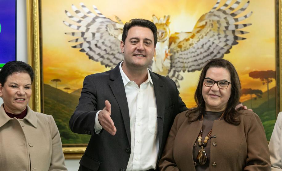 Curitiba, 05 de agosto de 2025 - O governador Carlos Massa Ratinho Junior realiza a assinatura do programa Asfalto Novo Vida Nova para o município de Almirante Tamandaré.