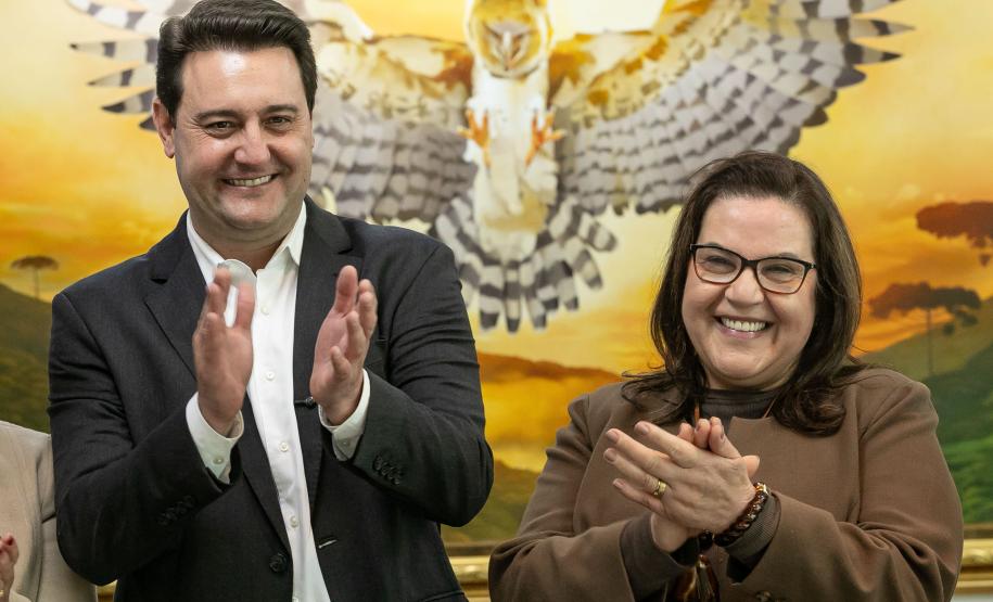 Curitiba, 05 de agosto de 2025 - O governador Carlos Massa Ratinho Junior realiza a assinatura do programa Asfalto Novo Vida Nova para o município de Almirante Tamandaré.