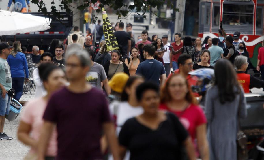População do Paraná cresce acima da média nacional e ganha 65,8 mil habitantes