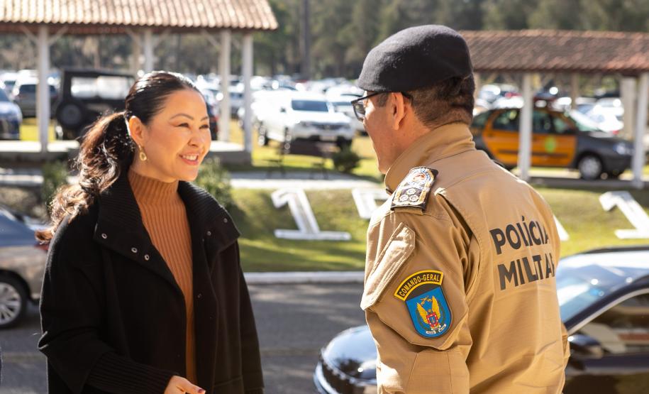 São José dos Pinhais, 11 de agosto de 2025 - A primeira dama do Paraná, Luciana Saito Massa, participa da formatura de Sargentos na Academia do Guatupê.