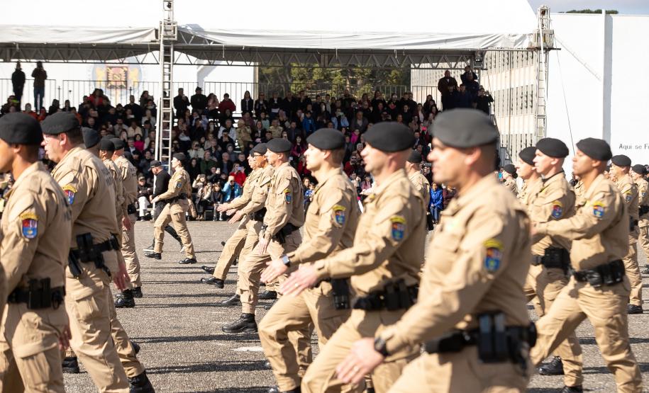 São José dos Pinhais, 11 de agosto de 2025 - A primeira dama do Paraná, Luciana Saito Massa, participa da formatura de Sargentos na Academia do Guatupê.