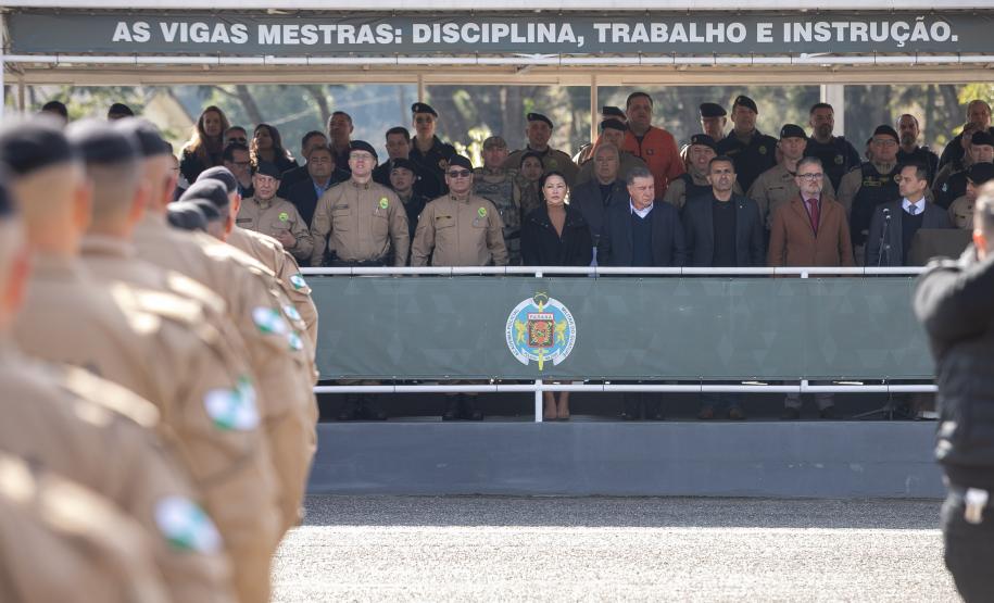 São José dos Pinhais, 11 de agosto de 2025 - A primeira dama do Paraná, Luciana Saito Massa, participa da formatura de Sargentos na Academia do Guatupê.