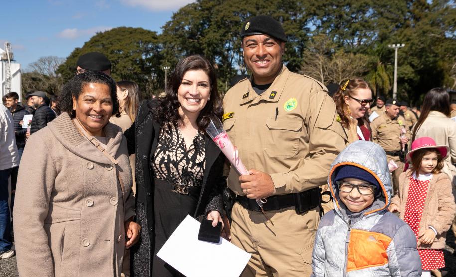 São José dos Pinhais, 11 de agosto de 2025 - A primeira dama do Paraná, Luciana Saito Massa, participa da formatura de Sargentos na Academia do Guatupê.