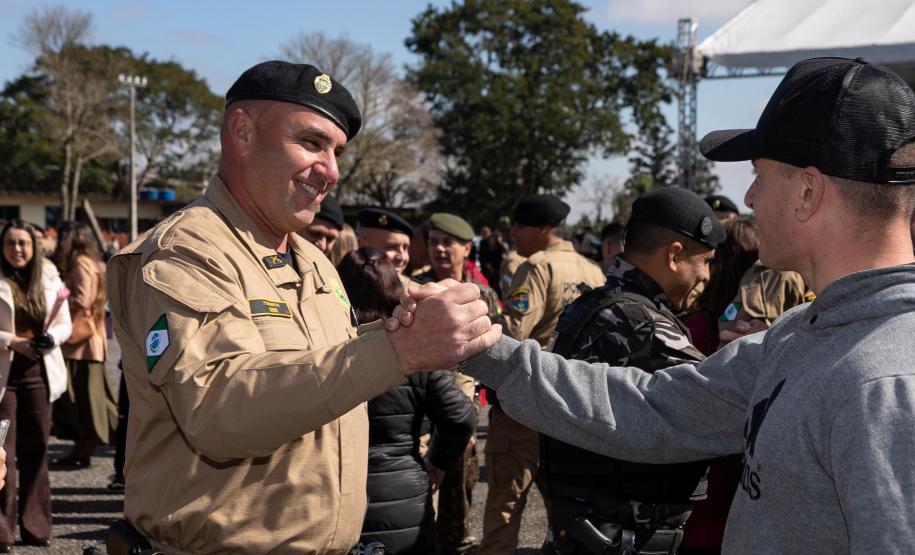 São José dos Pinhais, 11 de agosto de 2025 - A primeira dama do Paraná, Luciana Saito Massa, participa da formatura de Sargentos na Academia do Guatupê.
