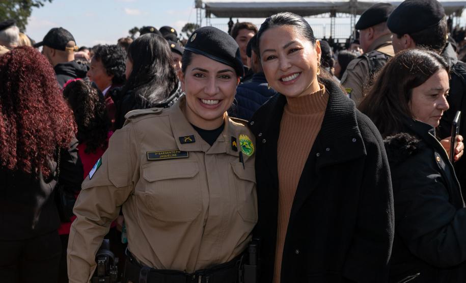 São José dos Pinhais, 11 de agosto de 2025 - A primeira dama do Paraná, Luciana Saito Massa, participa da formatura de Sargentos na Academia do Guatupê.