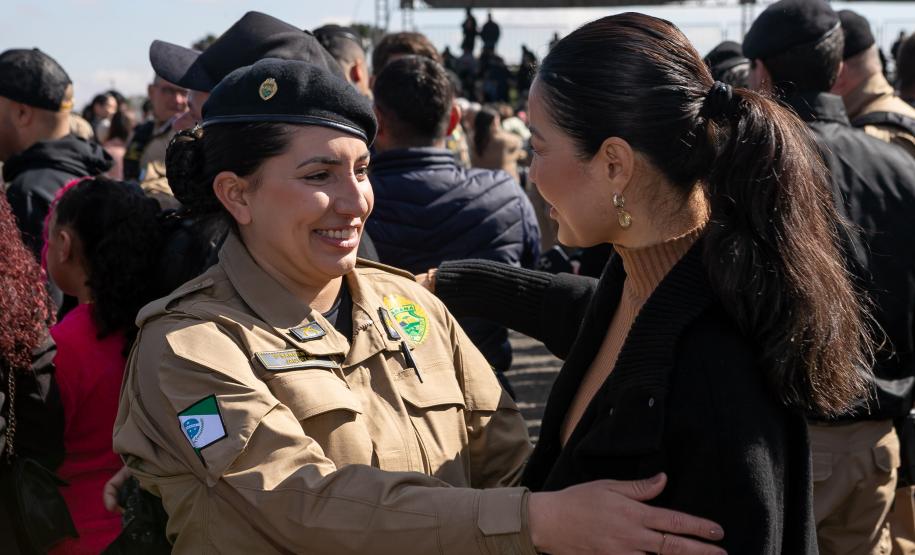São José dos Pinhais, 11 de agosto de 2025 - A primeira dama do Paraná, Luciana Saito Massa, participa da formatura de Sargentos na Academia do Guatupê.