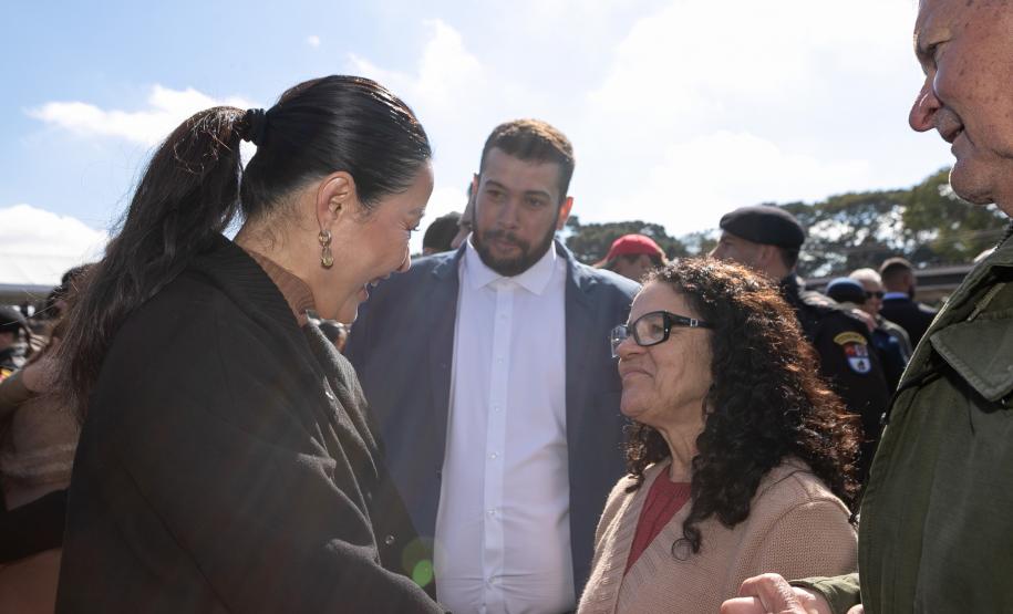São José dos Pinhais, 11 de agosto de 2025 - A primeira dama do Paraná, Luciana Saito Massa, participa da formatura de Sargentos na Academia do Guatupê.