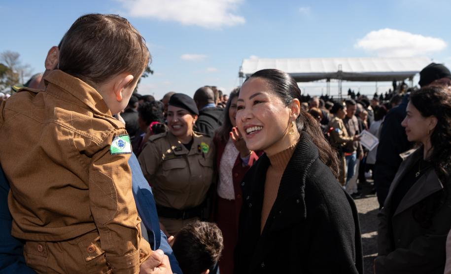 São José dos Pinhais, 11 de agosto de 2025 - A primeira dama do Paraná, Luciana Saito Massa, participa da formatura de Sargentos na Academia do Guatupê.