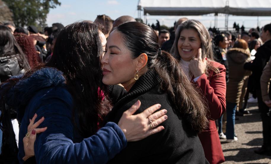 São José dos Pinhais, 11 de agosto de 2025 - A primeira dama do Paraná, Luciana Saito Massa, participa da formatura de Sargentos na Academia do Guatupê.