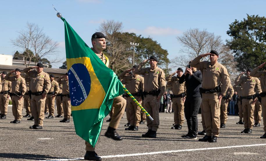 São José dos Pinhais, 11 de agosto de 2025 - A primeira dama do Paraná, Luciana Saito Massa, participa da formatura de Sargentos na Academia do Guatupê.