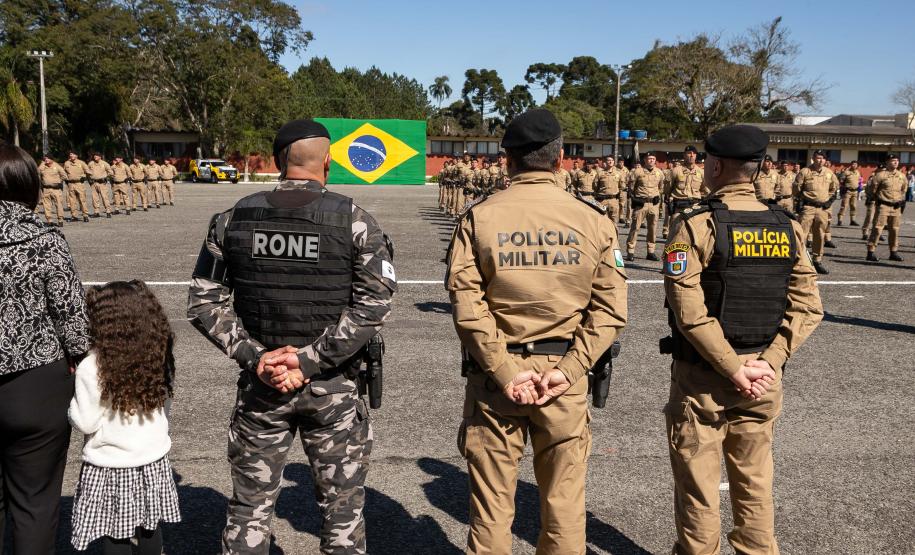 São José dos Pinhais, 11 de agosto de 2025 - A primeira dama do Paraná, Luciana Saito Massa, participa da formatura de Sargentos na Academia do Guatupê.