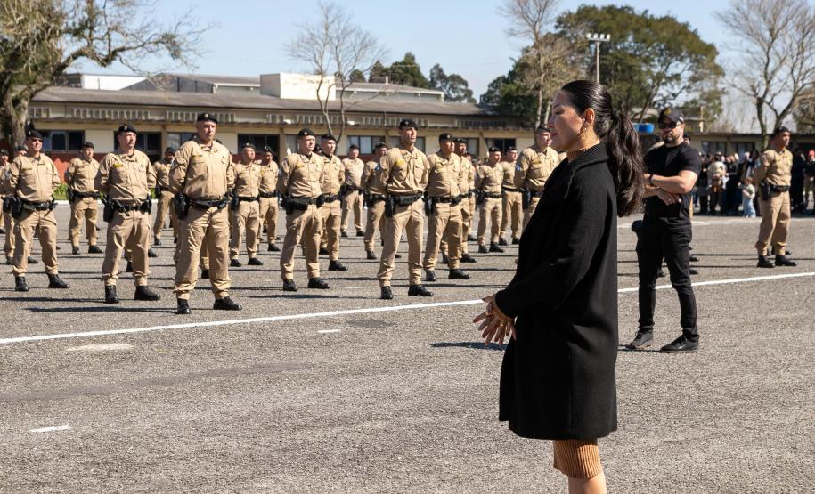 São José dos Pinhais, 11 de agosto de 2025 - A primeira dama do Paraná, Luciana Saito Massa, participa da formatura de Sargentos na Academia do Guatupê.