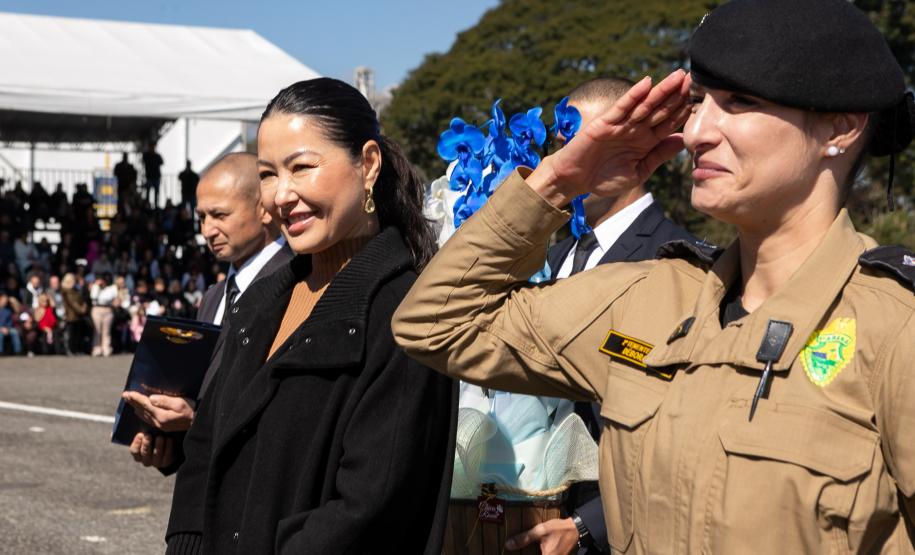 São José dos Pinhais, 11 de agosto de 2025 - A primeira dama do Paraná, Luciana Saito Massa, participa da formatura de Sargentos na Academia do Guatupê.