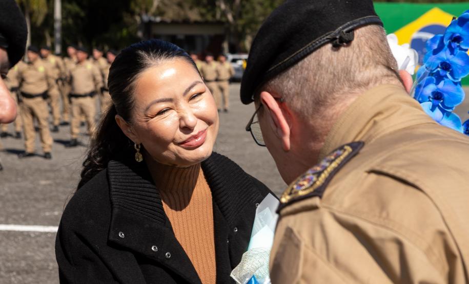 São José dos Pinhais, 11 de agosto de 2025 - A primeira dama do Paraná, Luciana Saito Massa, participa da formatura de Sargentos na Academia do Guatupê.