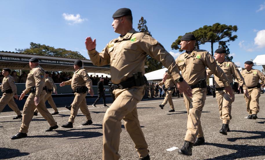 São José dos Pinhais, 11 de agosto de 2025 - A primeira dama do Paraná, Luciana Saito Massa, participa da formatura de Sargentos na Academia do Guatupê.