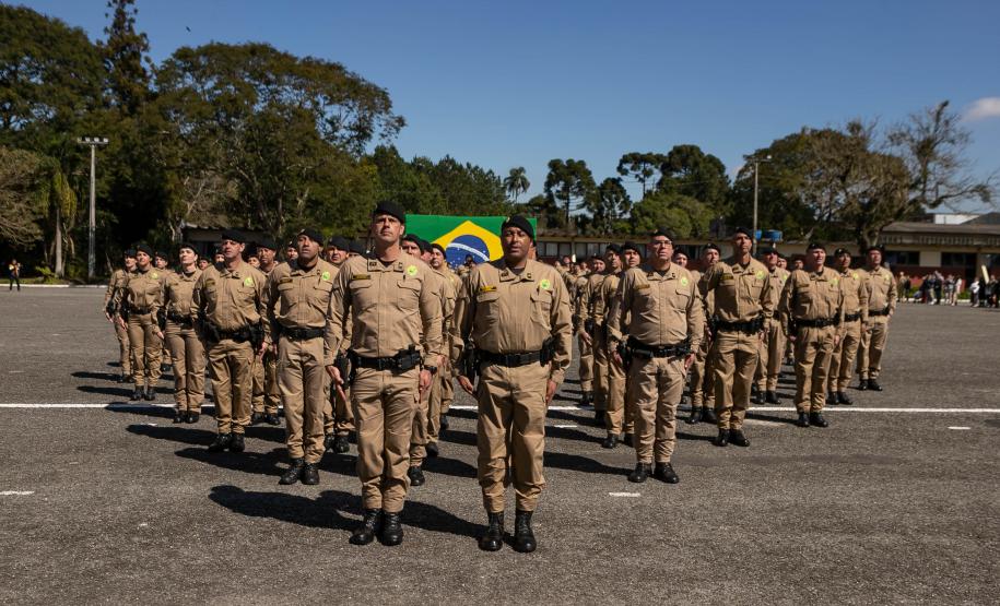 São José dos Pinhais, 11 de agosto de 2025 - A primeira dama do Paraná, Luciana Saito Massa, participa da formatura de Sargentos na Academia do Guatupê.
