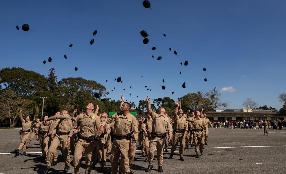 São José dos Pinhais, 11 de agosto de 2025 - A primeira dama do Paraná, Luciana Saito Massa, participa da formatura de Sargentos na Academia do Guatupê.