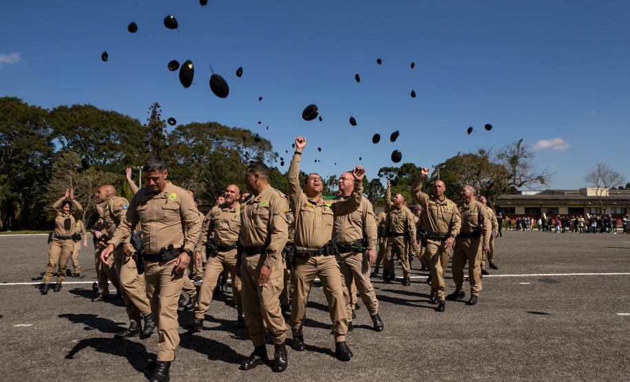 São José dos Pinhais, 11 de agosto de 2025 - A primeira dama do Paraná, Luciana Saito Massa, participa da formatura de Sargentos na Academia do Guatupê.