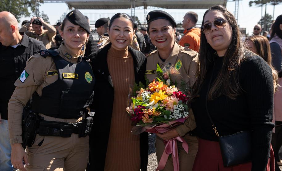 São José dos Pinhais, 11 de agosto de 2025 - A primeira dama do Paraná, Luciana Saito Massa, participa da formatura de Sargentos na Academia do Guatupê.