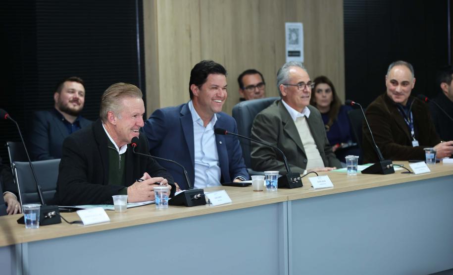 Governo do Estado recebe Plano de Biogás e Biometano do Paraná em reunião de comitê de governança